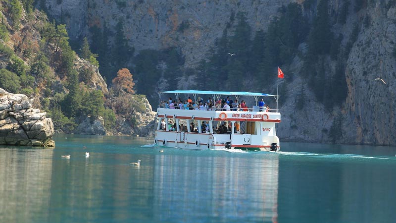 green canyon catamaran boat tour