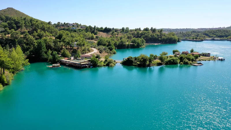 green lake side jeep safari